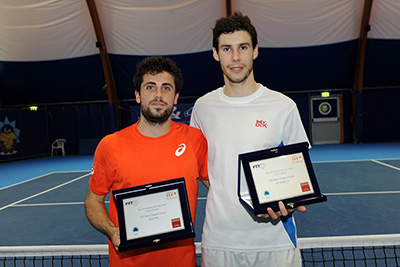 La premiazione del Credem Futures, da sinistra: il vincitore Alessandro Bega e il finalista Remi Boutillier, battuto per 6-4 1-6 6-4